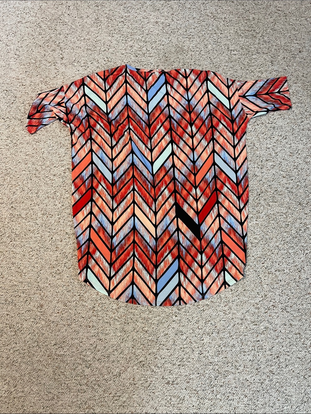 LuLaRoe Assorted Women’s Short Sleeve Tees in Blue, Green, Red, Cream - Picture 11 of 16